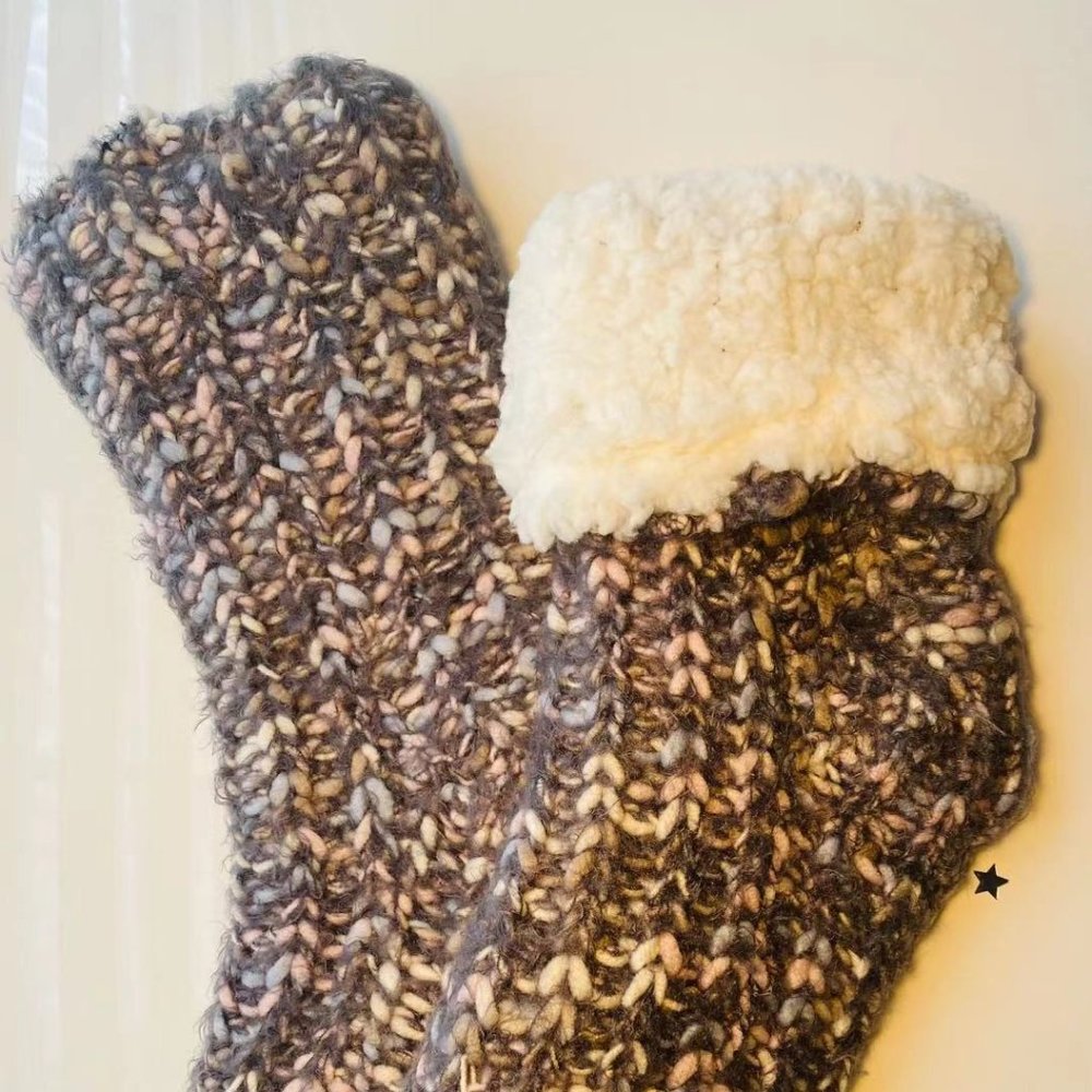 BRAND NEW 1PPK Women Ultra Soft Slipper Sock.